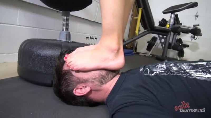 Nikki next imbavagliamento del piede adorazione del piede feticcio piedi dominazione dominazione femminile schiavo leccata cuckolding cuckold scissorhold