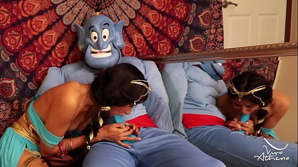 LA SALOPE DISNEY PRINCESS SE BAISE AVEC UNE LAMPE MAGIQUE