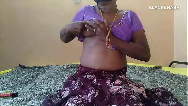 Mãe madura para o orgasmo usa grandes brinquedos sexuais